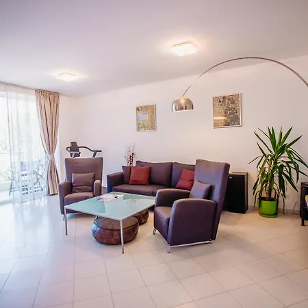 Niko Apartament
