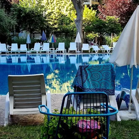 Niko Apartament *
